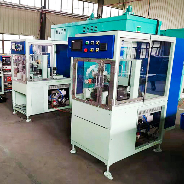 Macchina automatica per la smussatura dei tubi
