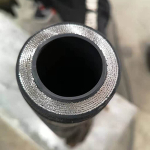 Tuyau fini (coupe pour tirer le mandrin) coup&eacute; par une machine de d&eacute;coupe rotative d'extr&eacute;mit&eacute; de tuyau